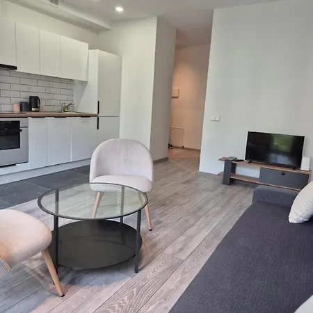 Sv2 Marie Oldtown Self Check-in By Quarterstays